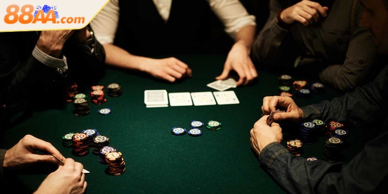 Tham gia đánh Poker nhiều ván để trau dồi kinh nghiệm cho bản thân